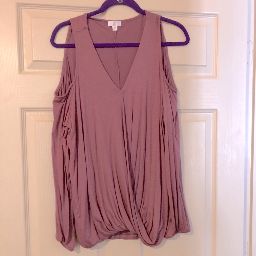 Must bundle! NWOT! Mauve cold shoulder blouse!
